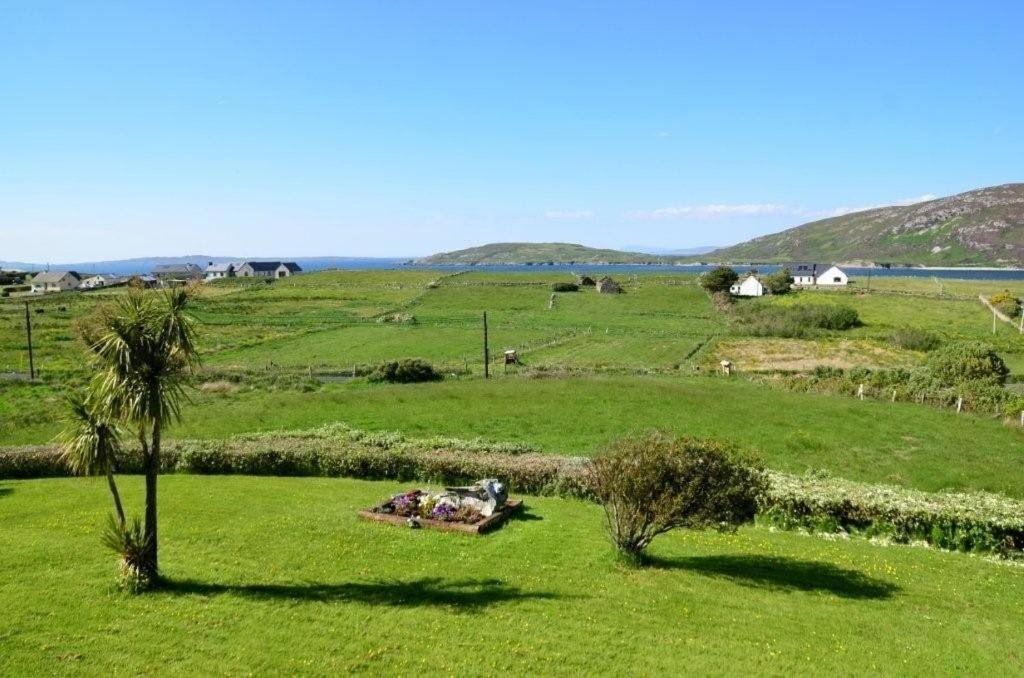 Decourcey'S Hazelbrook Farmhouse B&B Cleggan ภายนอก รูปภาพ