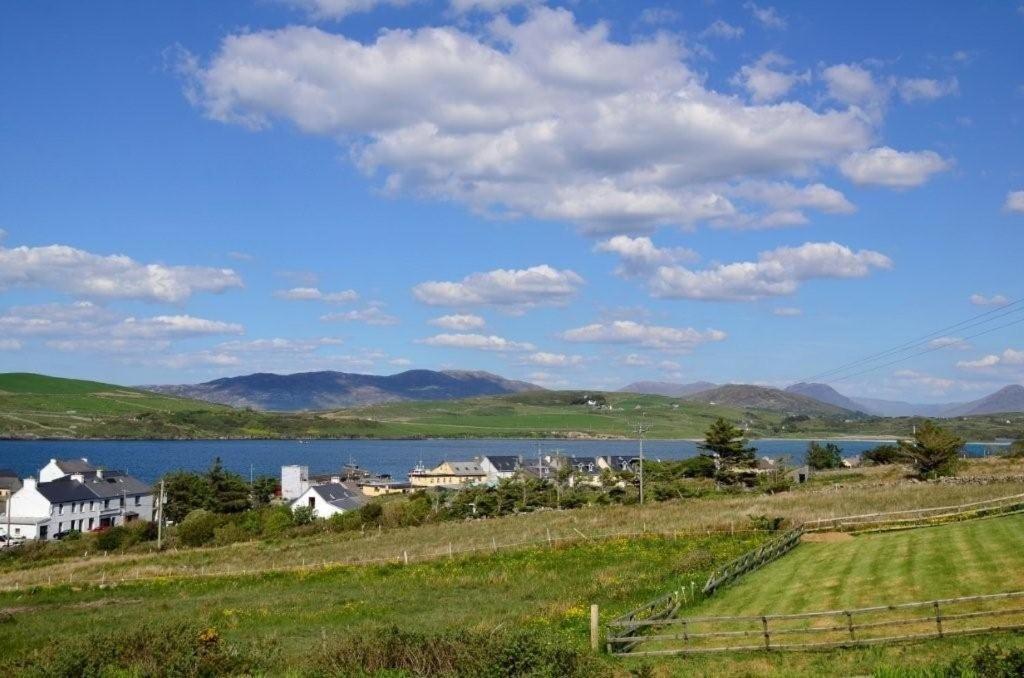 Decourcey'S Hazelbrook Farmhouse B&B Cleggan ภายนอก รูปภาพ