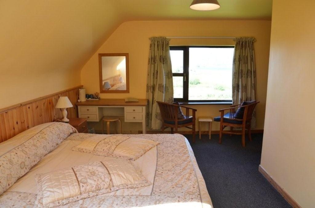 Decourcey'S Hazelbrook Farmhouse B&B Cleggan ห้อง รูปภาพ