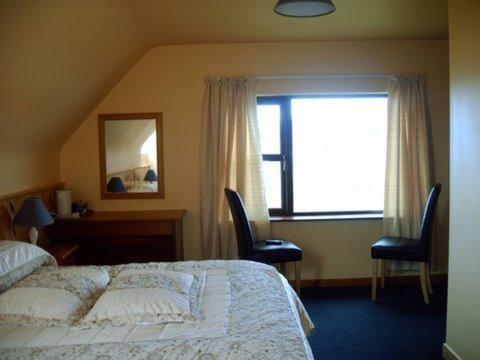 Decourcey'S Hazelbrook Farmhouse B&B Cleggan ภายนอก รูปภาพ